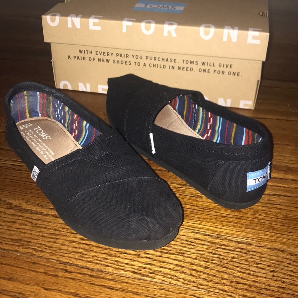 WOMEN'S CANVAS TOMS